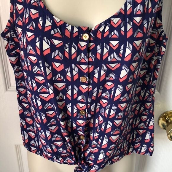 Front tie top - Picture 2 of 3